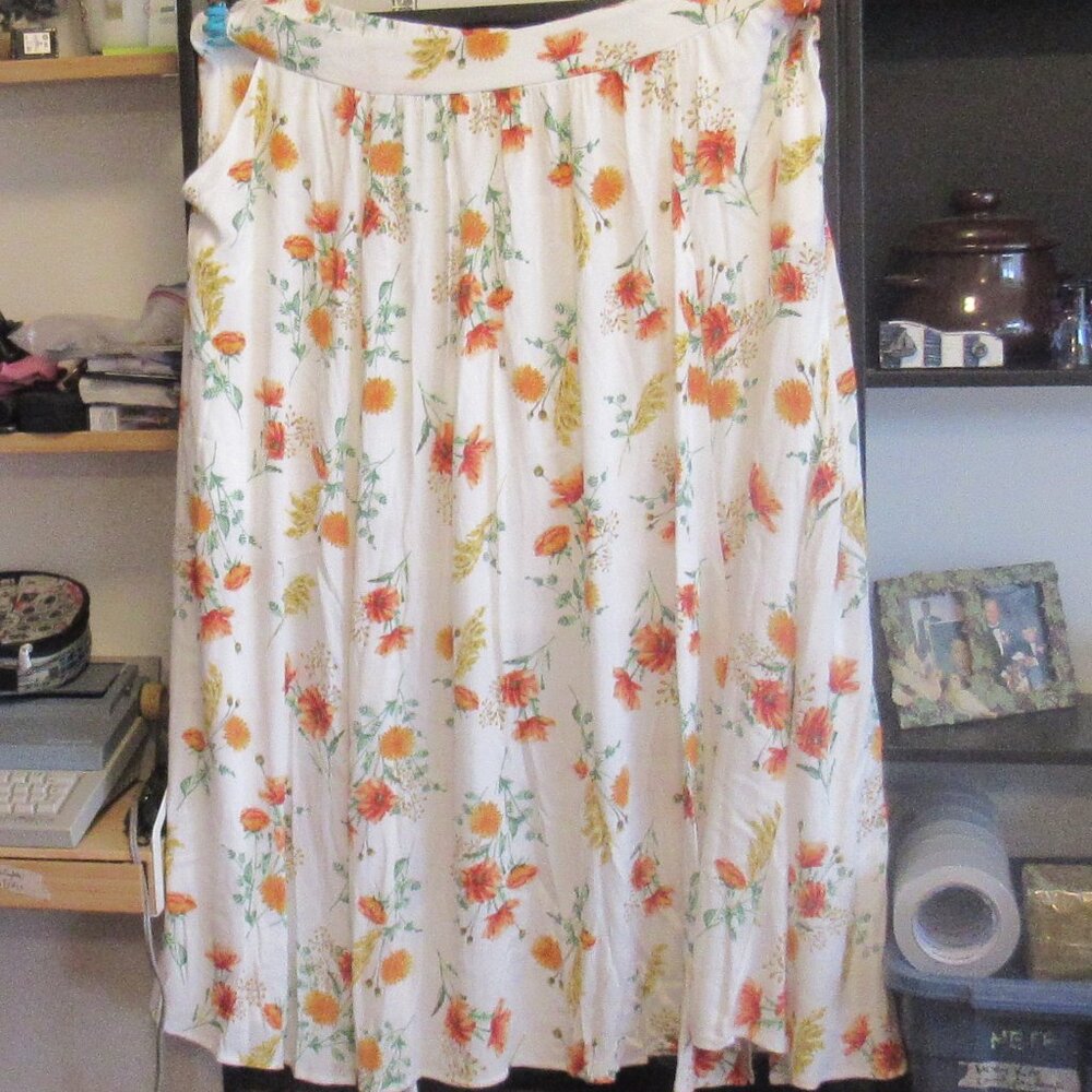 Torrid Womans Size 4X Summer Skirt Mid Length Flowing Pockets Double Slit   P221